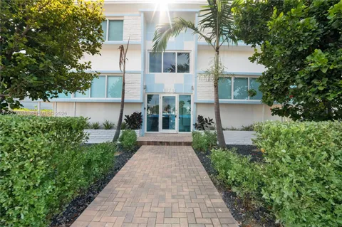 6971 Carlyle Ave #102