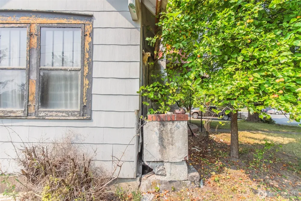 558 E 1st Avenue Colville, WA 99114