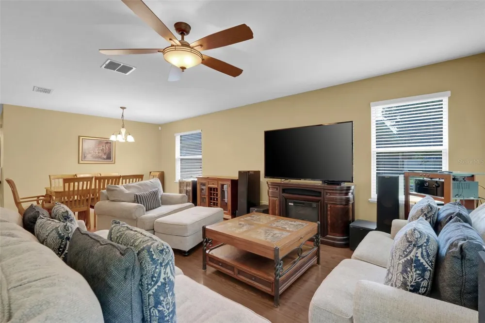 221 DAIGLEDOG STREET St Cloud, FL 34772