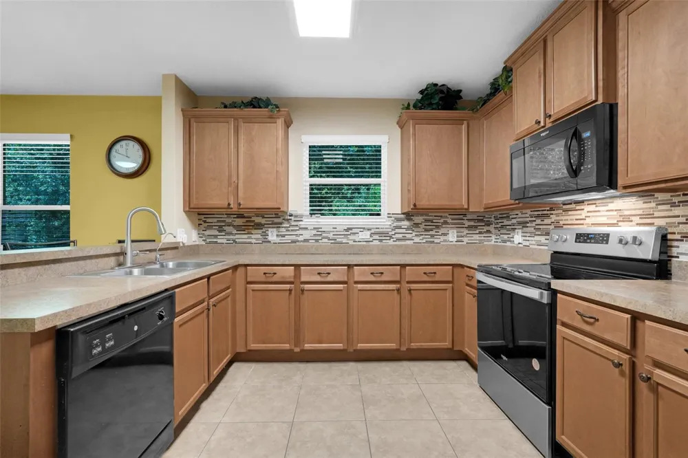 221 DAIGLEDOG STREET St Cloud, FL 34772