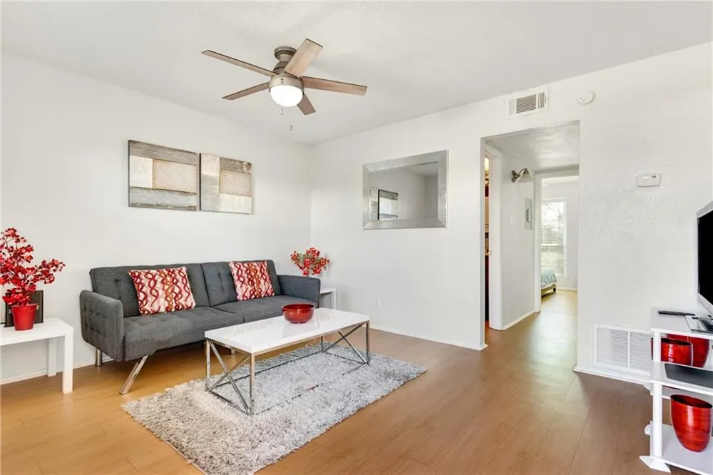 2401 Manor Road #209 Austin, TX 78722