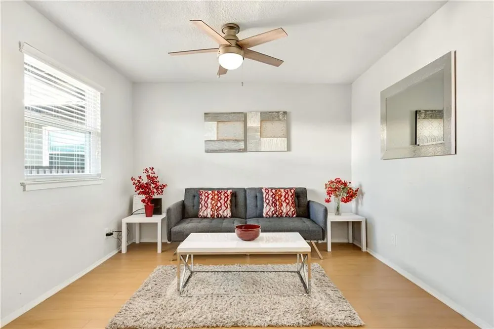 2401 Manor Road #209 Austin, TX 78722