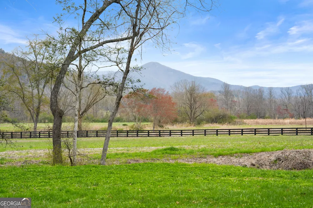 605 Lynch Mountain RD Sautee Nacoochee, GA 30571