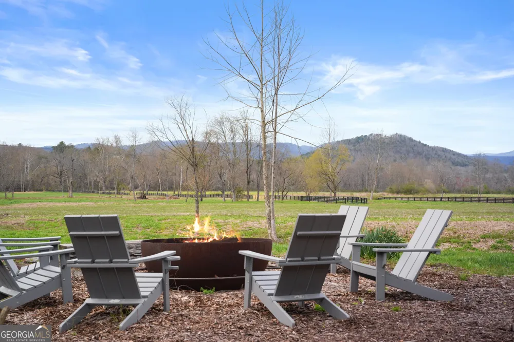 605 Lynch Mountain RD Sautee Nacoochee, GA 30571