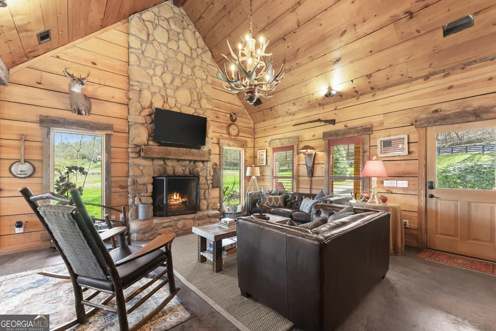 605 Lynch Mountain RD Sautee Nacoochee, GA 30571