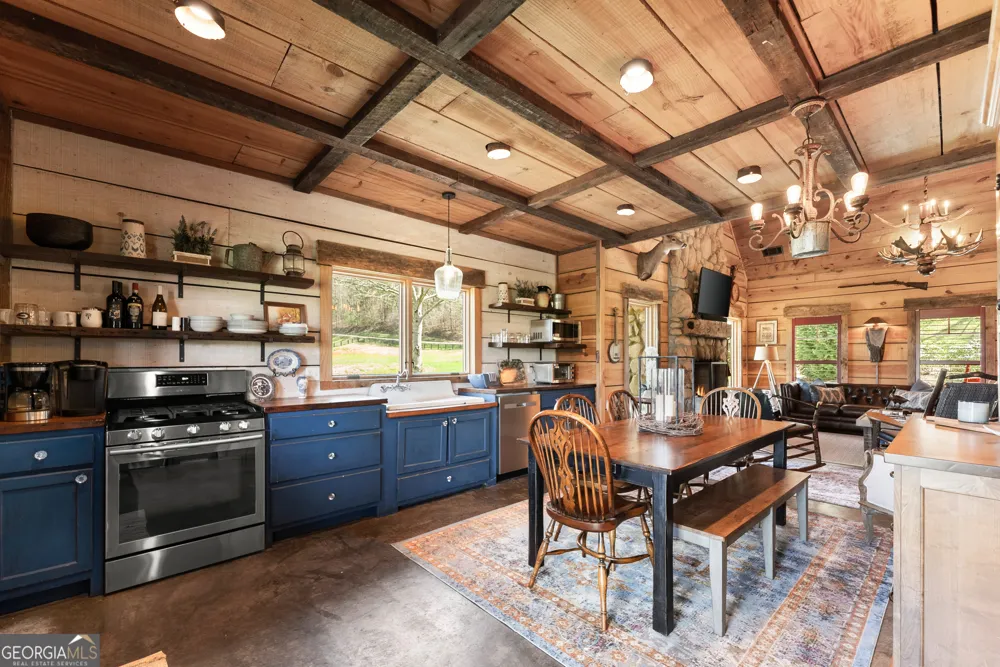 605 Lynch Mountain RD Sautee Nacoochee, GA 30571