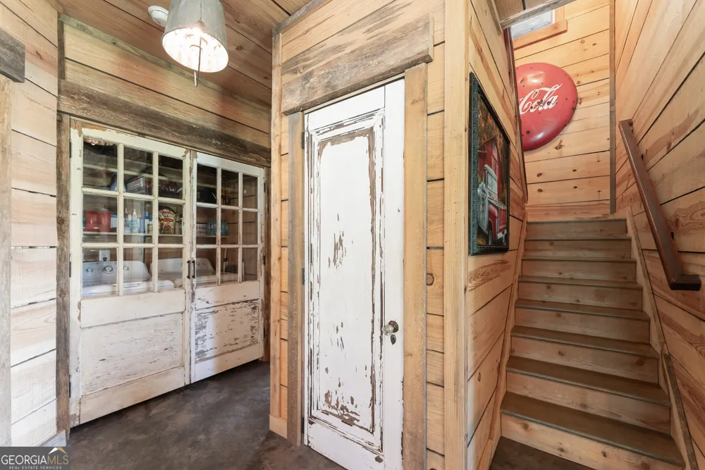 605 Lynch Mountain RD Sautee Nacoochee, GA 30571