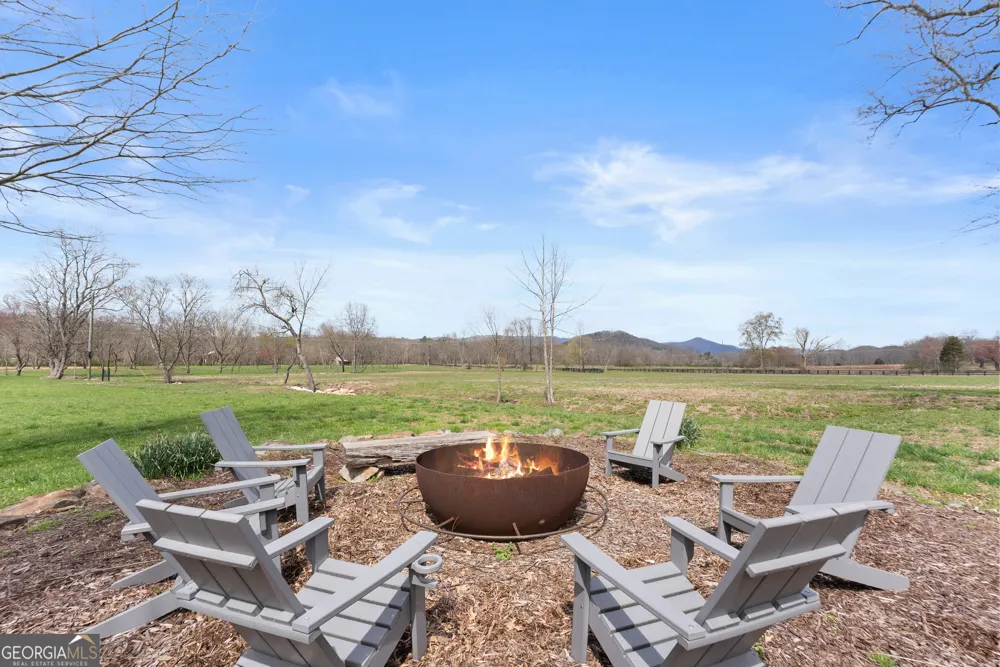 605 Lynch Mountain RD Sautee Nacoochee, GA 30571