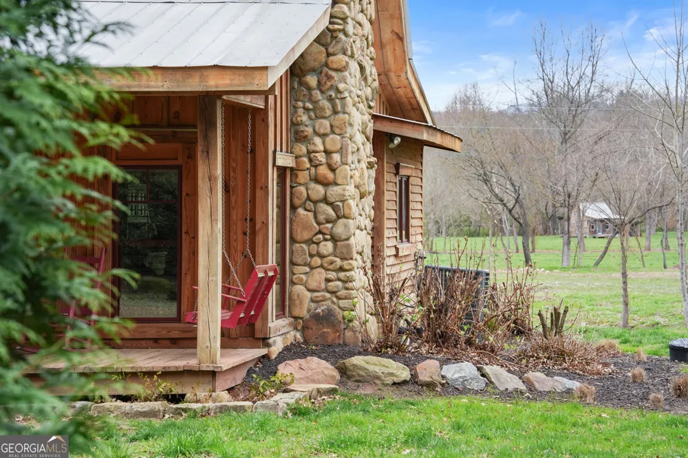 605 Lynch Mountain RD Sautee Nacoochee, GA 30571