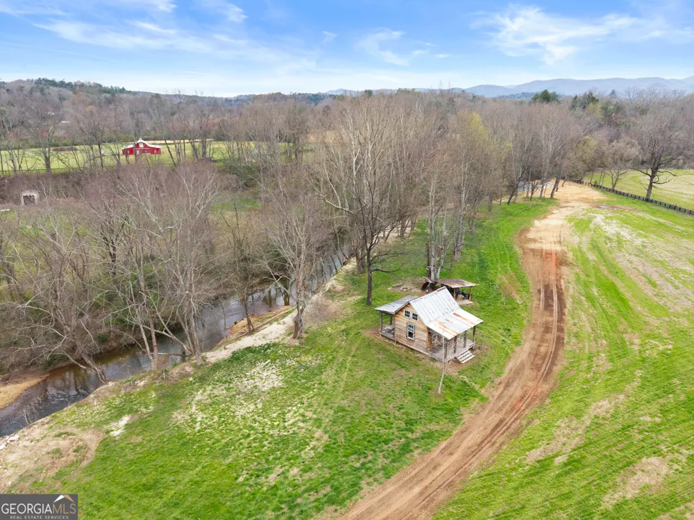 605 Lynch Mountain RD Sautee Nacoochee, GA 30571