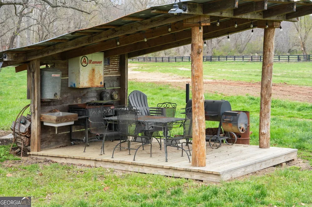 605 Lynch Mountain RD Sautee Nacoochee, GA 30571