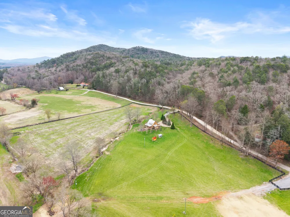 605 Lynch Mountain RD Sautee Nacoochee, GA 30571