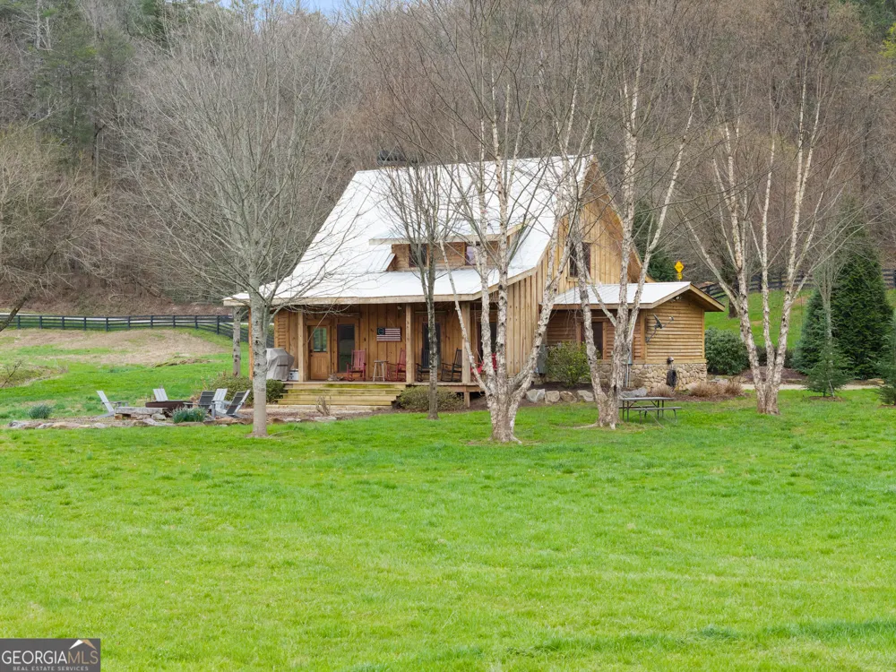 605 Lynch Mountain RD Sautee Nacoochee, GA 30571