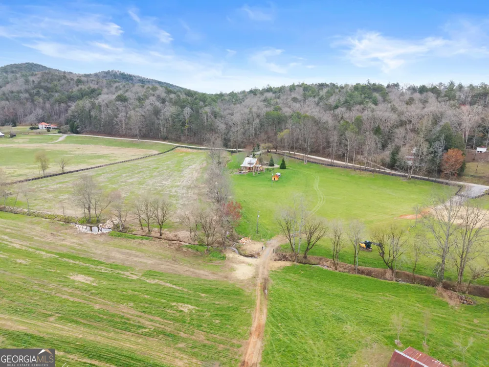 605 Lynch Mountain RD Sautee Nacoochee, GA 30571
