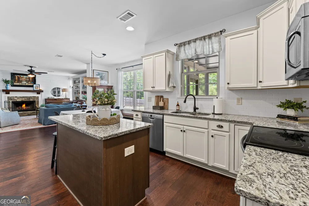 15 Austin Storey CIR Newnan, GA 30263