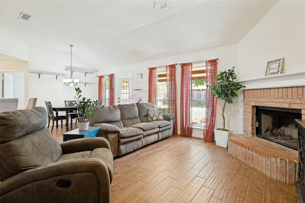 540 Cambridge Drive Saginaw, TX 76179