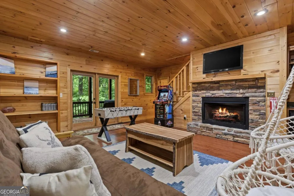 220 Solar DR Blue Ridge, GA 30513