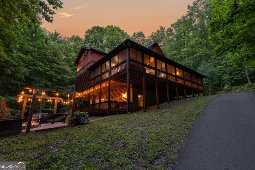 220 Solar DR Blue Ridge, GA 30513
