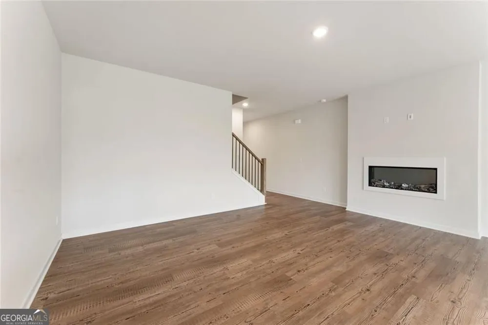 1271 Farmers LOOP Austell, GA 30106
