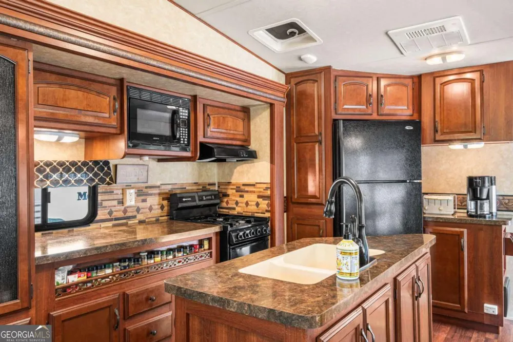 4179 Riverbank RUN Hiawassee, GA 30546