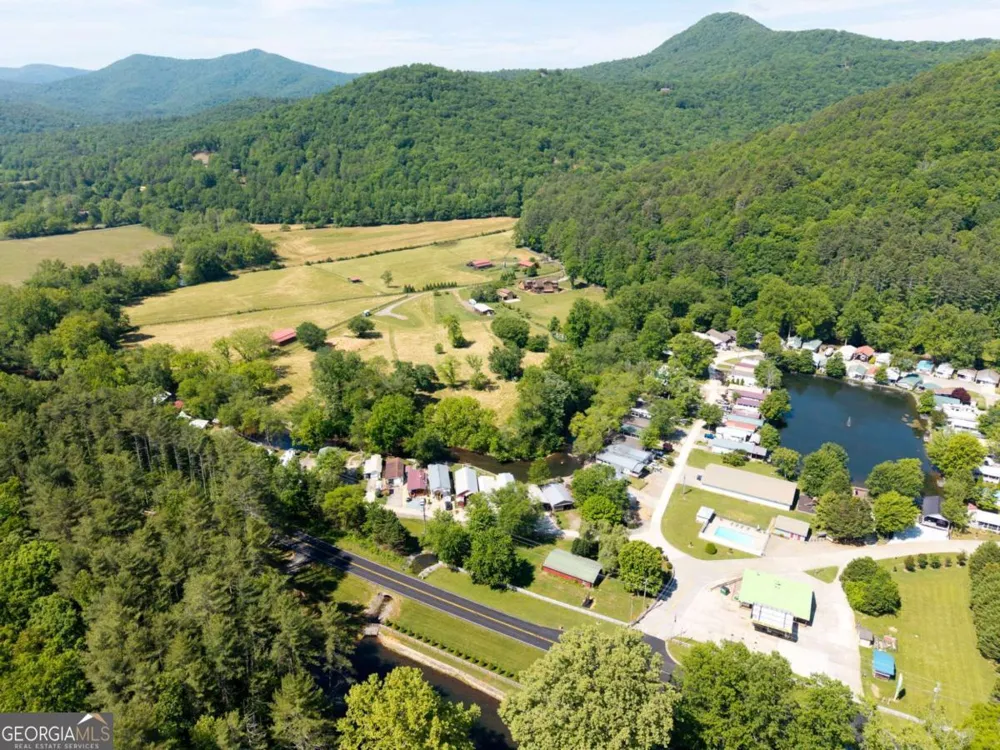 4179 Riverbank RUN Hiawassee, GA 30546