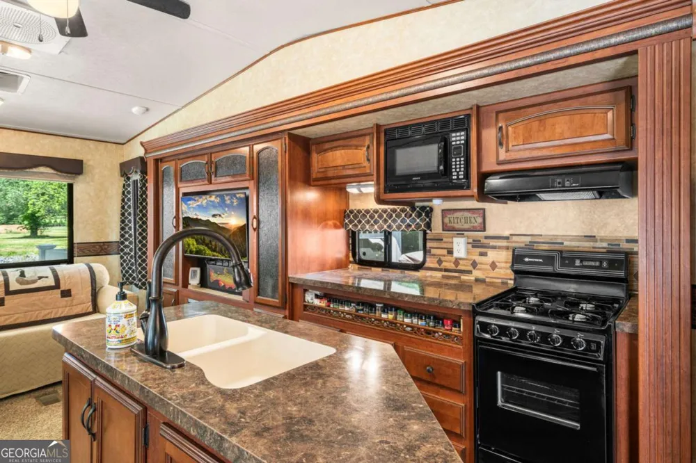 4179 Riverbank RUN Hiawassee, GA 30546