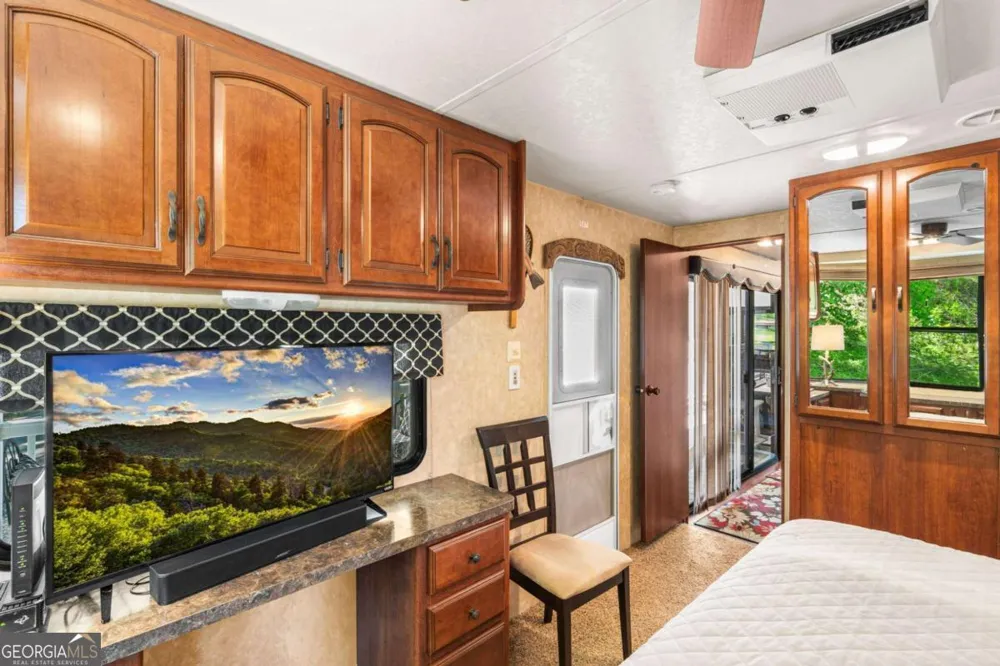 4179 Riverbank RUN Hiawassee, GA 30546