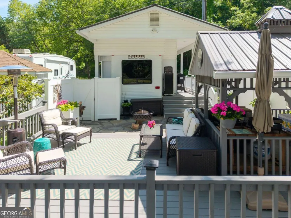 4179 Riverbank RUN Hiawassee, GA 30546