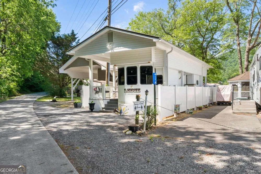 4179 Riverbank RUN Hiawassee, GA 30546