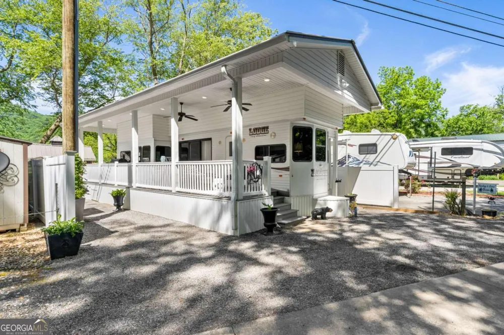 4179 Riverbank RUN Hiawassee, GA 30546