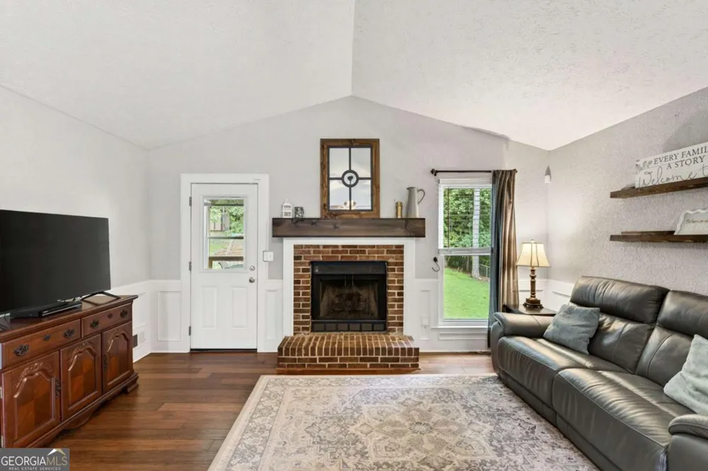1526 Hickory DR SW Lilburn, GA 30047