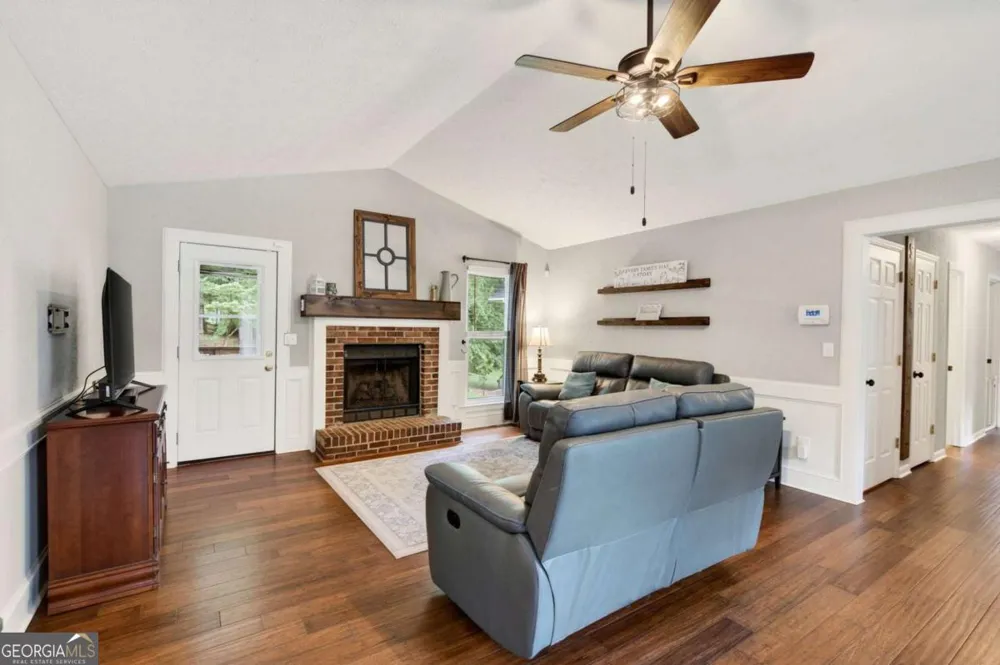 1526 Hickory DR SW Lilburn, GA 30047