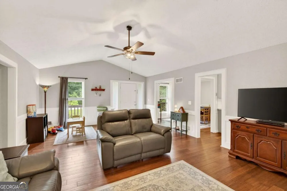 1526 Hickory DR SW Lilburn, GA 30047