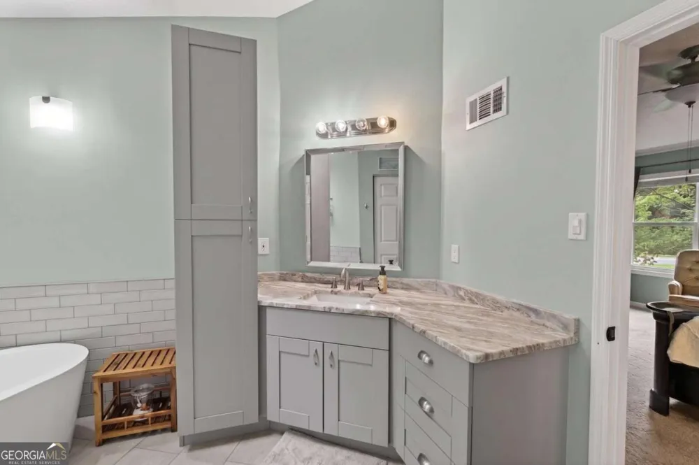 1526 Hickory DR SW Lilburn, GA 30047