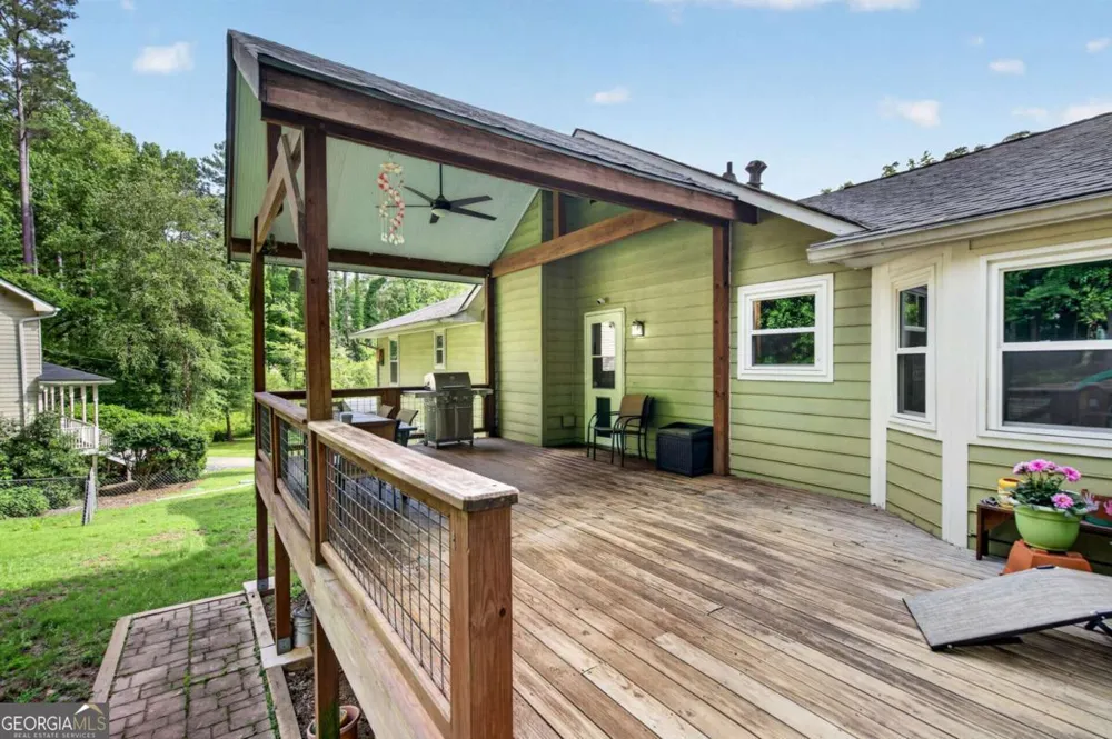 1526 Hickory DR SW Lilburn, GA 30047