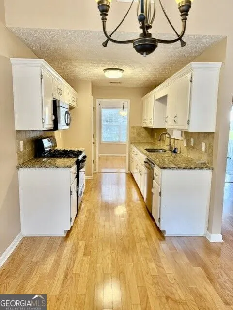 4 Hillstone WAY Cartersville, GA 30121