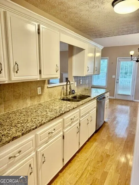 4 Hillstone WAY Cartersville, GA 30121