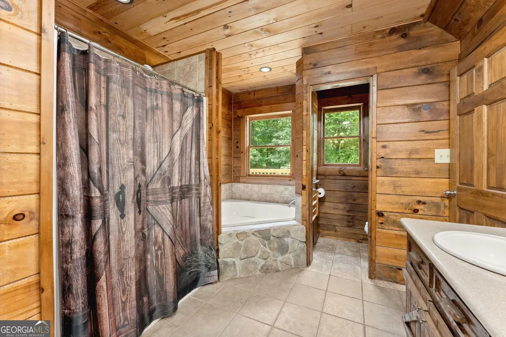 6776 H Abercrombie RD Murrayville, GA 30564