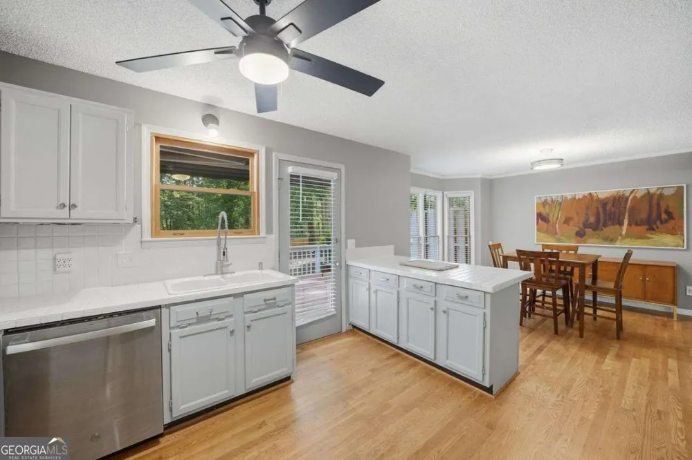 6166 Picketts RDG NW Acworth, GA 30101