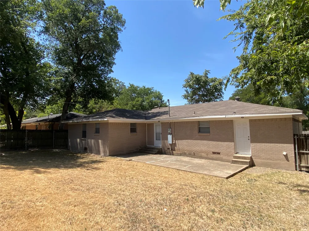 5616 Glen Forest Lane Dallas, TX 75241