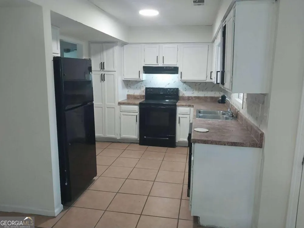 15 Lakeview LN Stockbridge, GA 30281