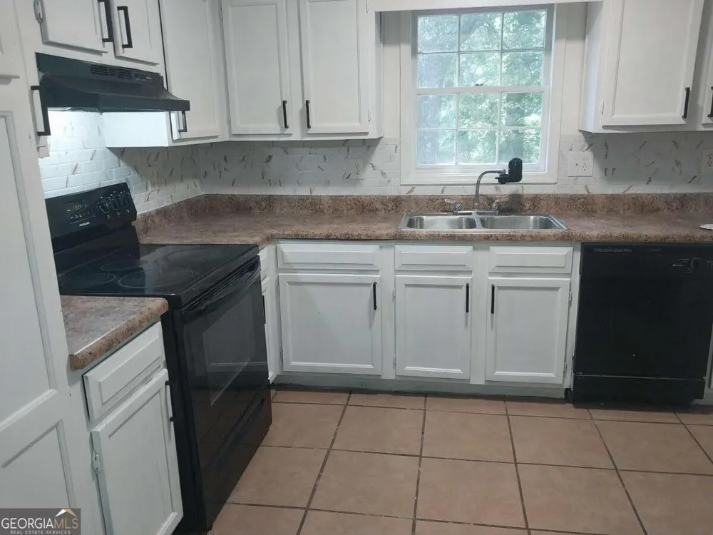 15 Lakeview LN Stockbridge, GA 30281