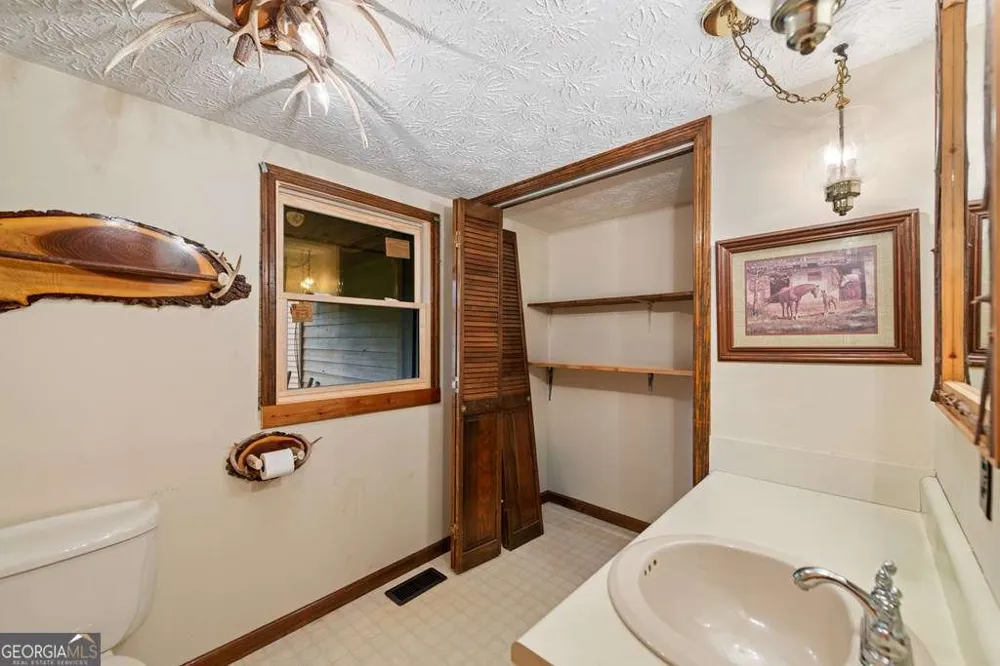 1898 Kimsey Dairy RD Turtletown, TN 37391