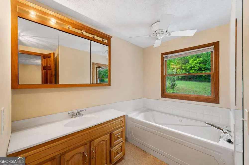 1898 Kimsey Dairy RD Turtletown, TN 37391