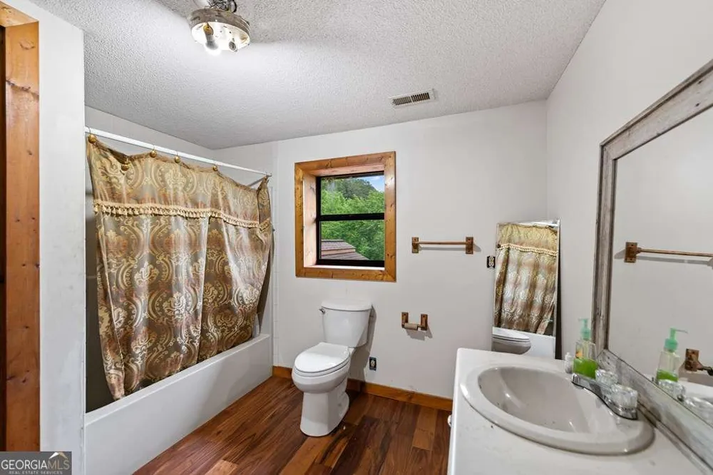 1898 Kimsey Dairy RD Turtletown, TN 37391