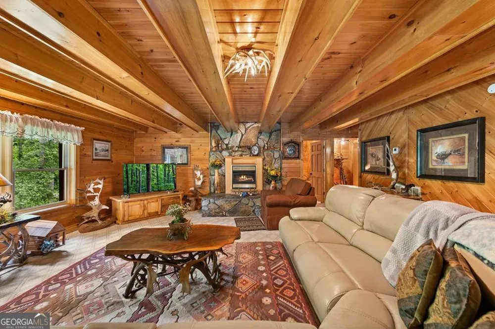 1898 Kimsey Dairy RD Turtletown, TN 37391