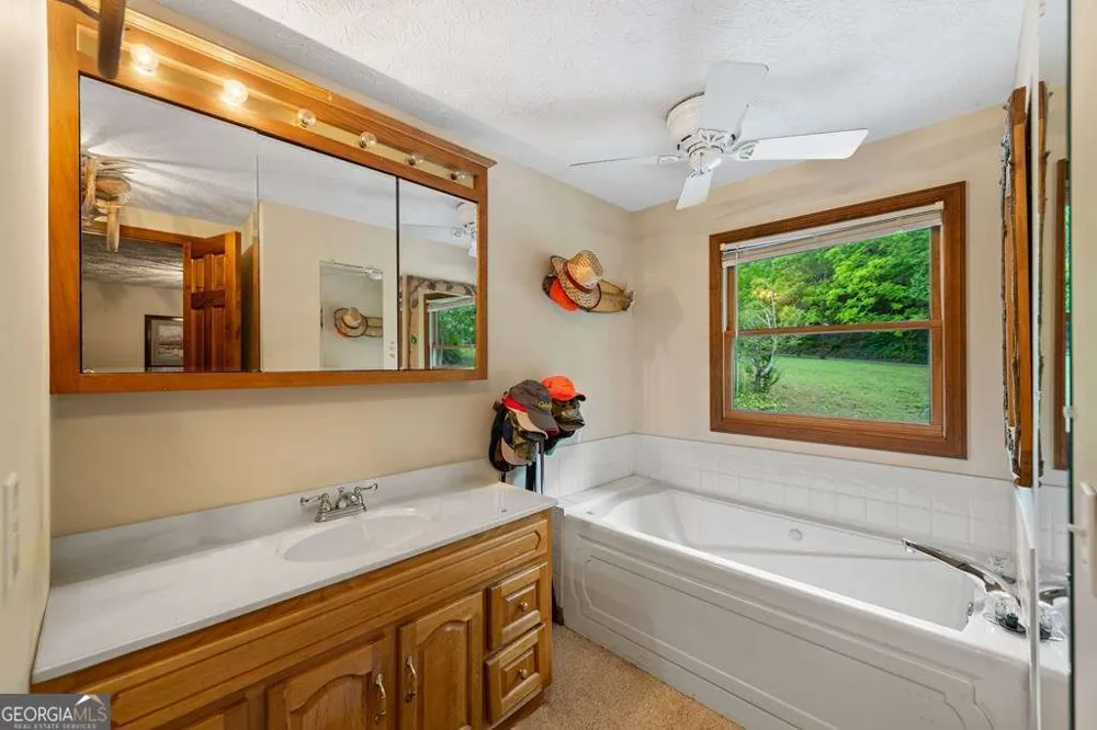 1898 Kimsey Dairy RD Turtletown, TN 37391
