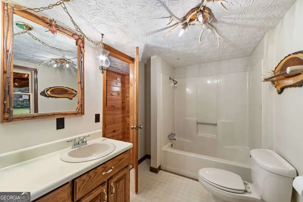 1898 Kimsey Dairy RD Turtletown, TN 37391