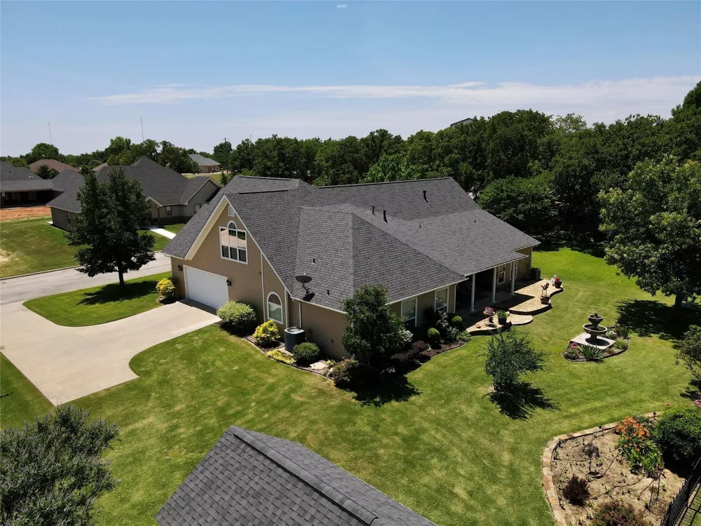 1602 Jefferson Street Bowie, TX 76230