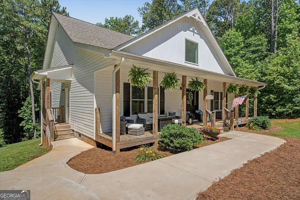 1381 Star Point RD Carrollton, GA 30116